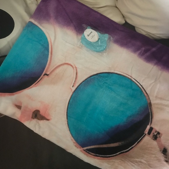 Cat Lady NWT Summer Bundle- Beach Towel + Purse - Picture 2 of 10